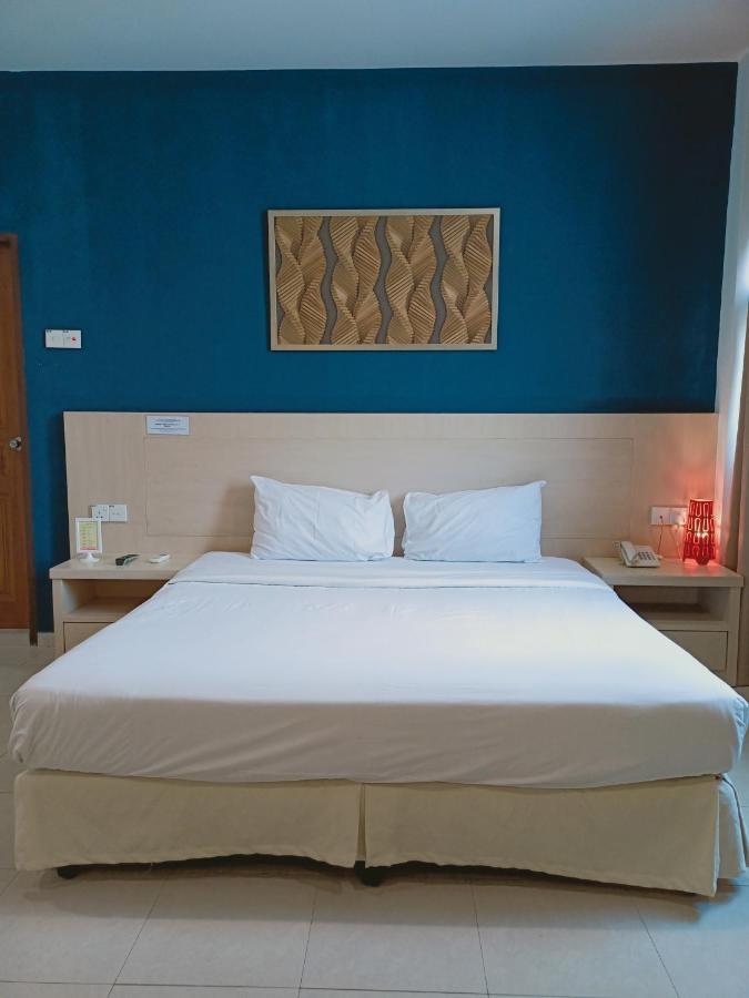Golden View Serviced Apartments Tanjung Tokong Екстер'єр фото