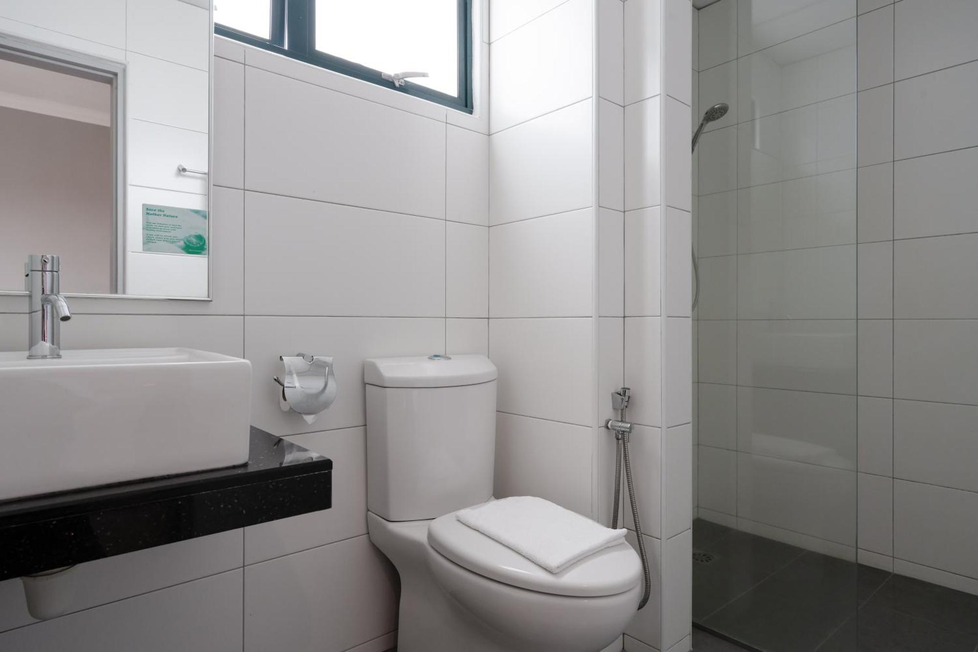 Golden View Serviced Apartments Tanjung Tokong Екстер'єр фото