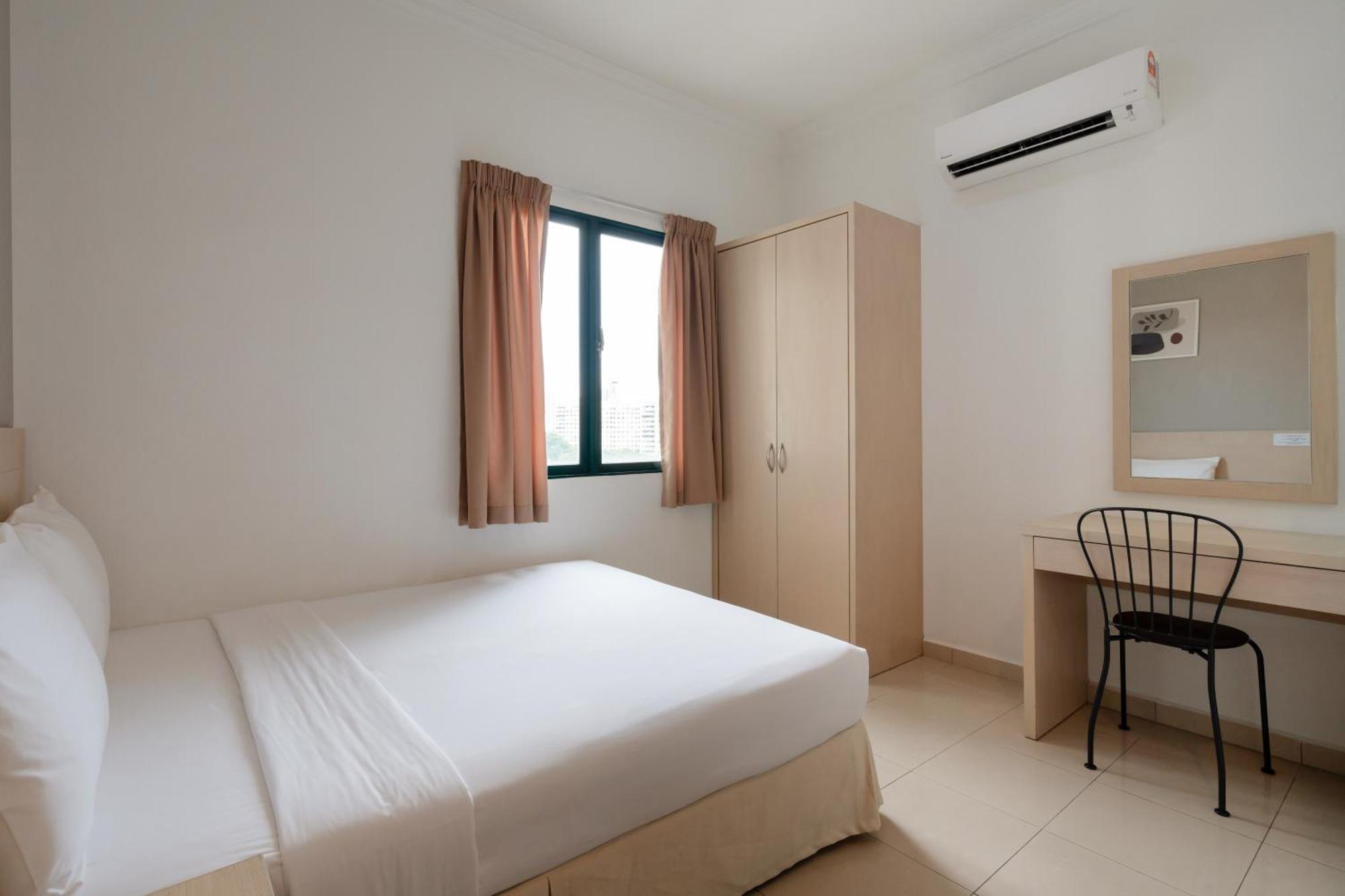 Golden View Serviced Apartments Tanjung Tokong Екстер'єр фото