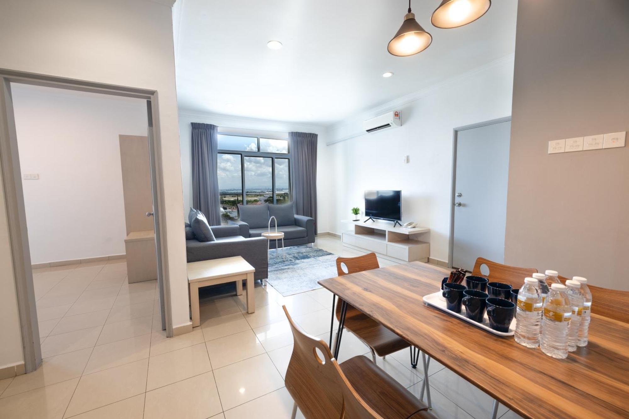 Golden View Serviced Apartments Tanjung Tokong Екстер'єр фото