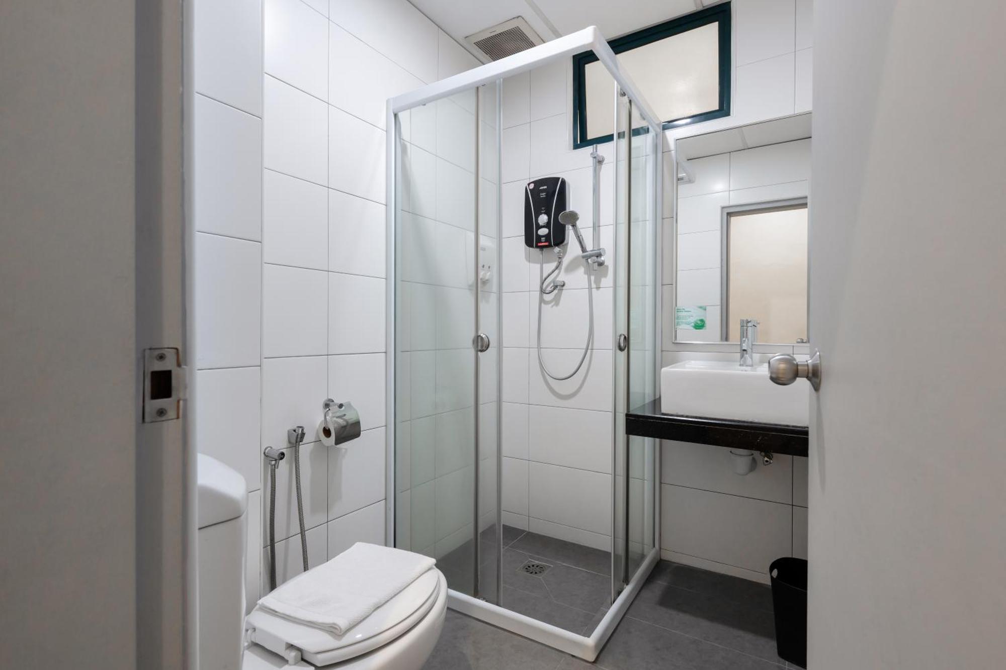 Golden View Serviced Apartments Tanjung Tokong Екстер'єр фото