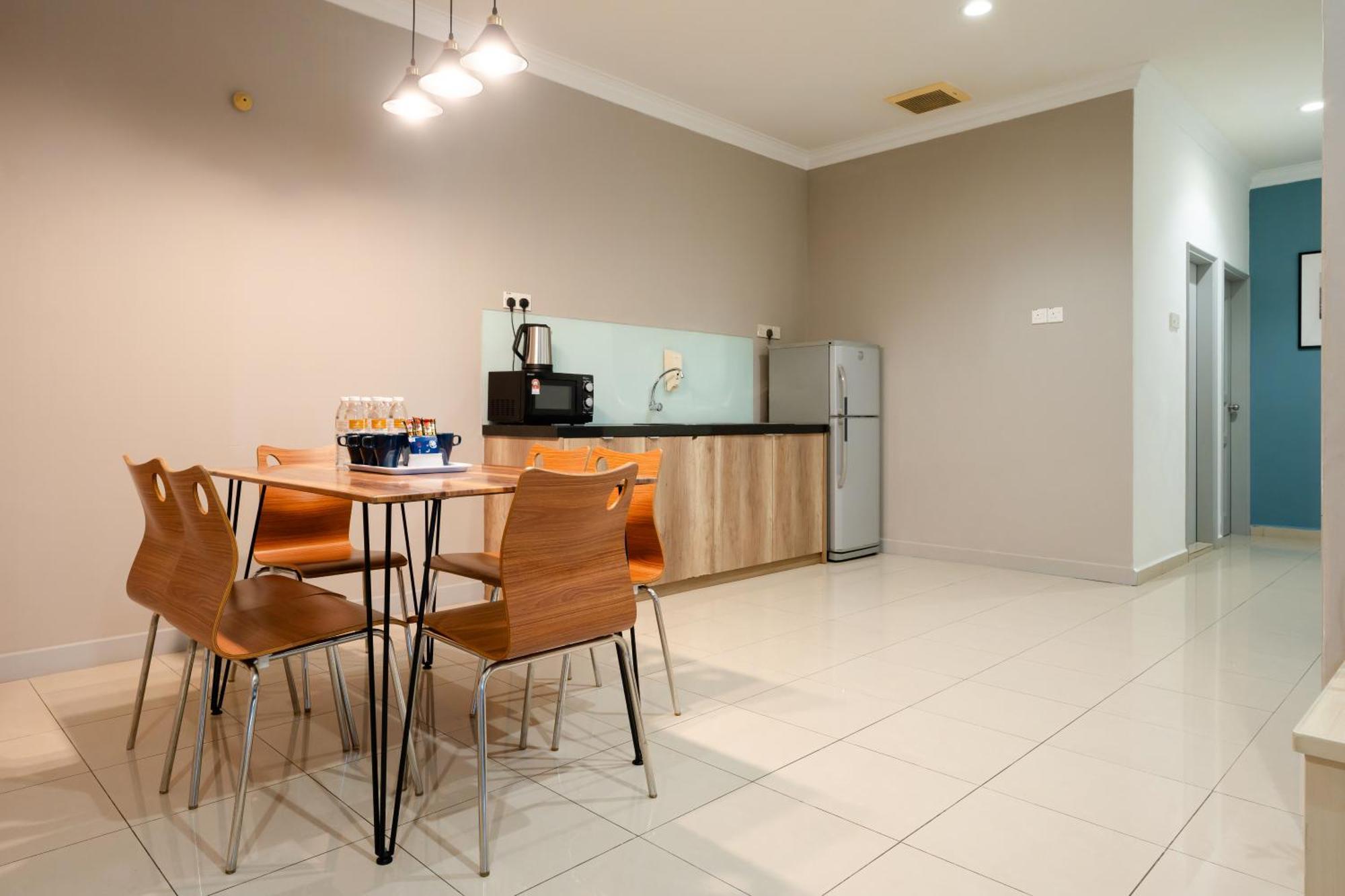 Golden View Serviced Apartments Tanjung Tokong Екстер'єр фото