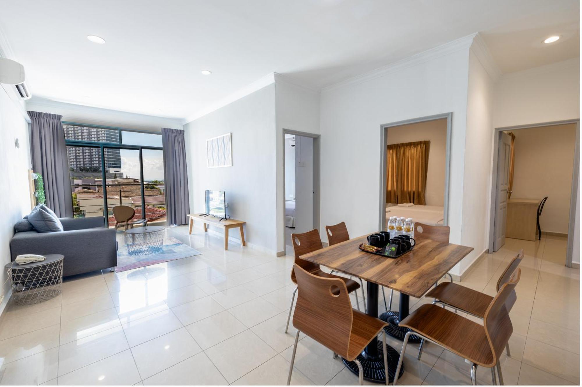 Golden View Serviced Apartments Tanjung Tokong Екстер'єр фото