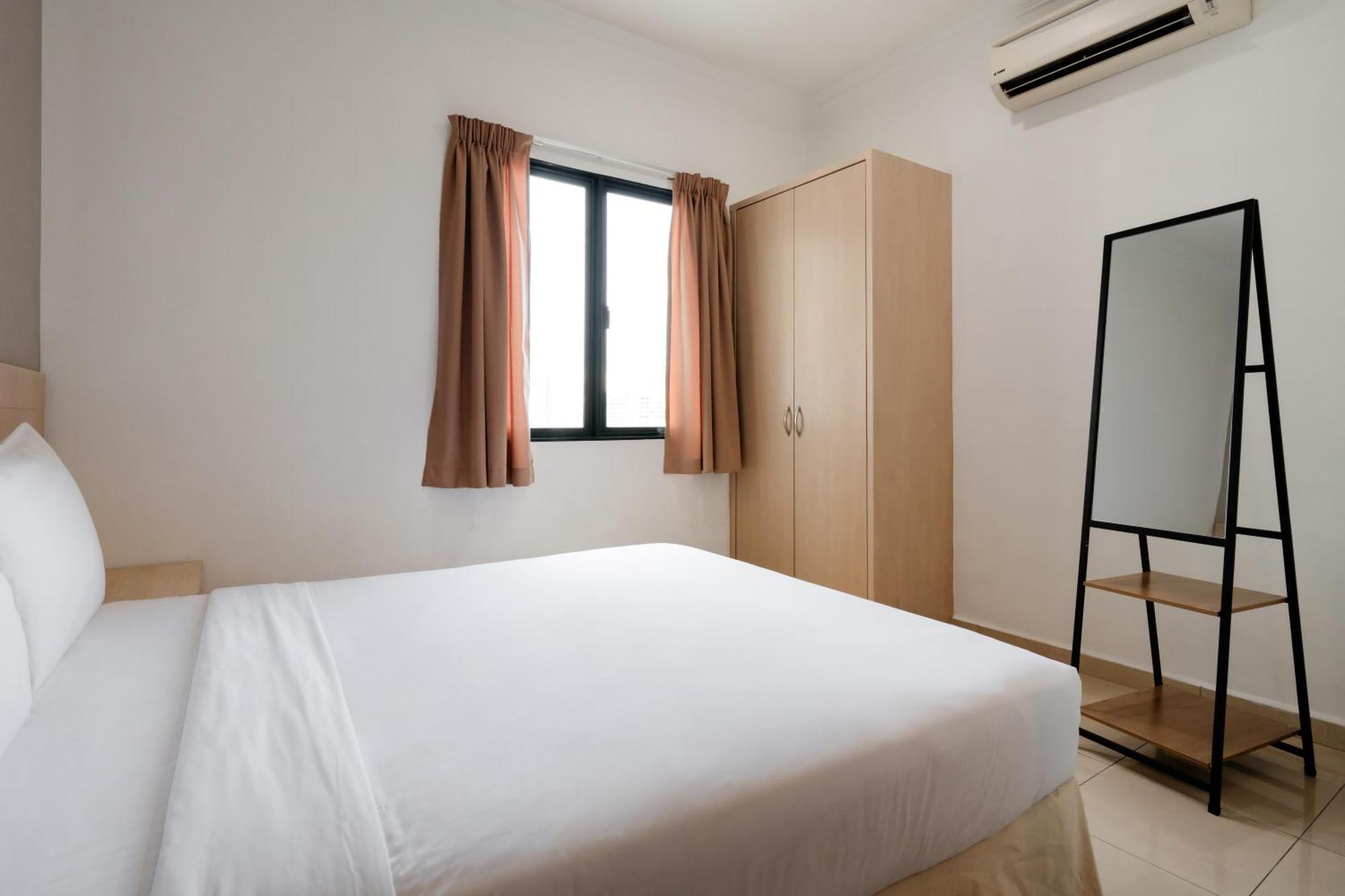 Golden View Serviced Apartments Tanjung Tokong Екстер'єр фото
