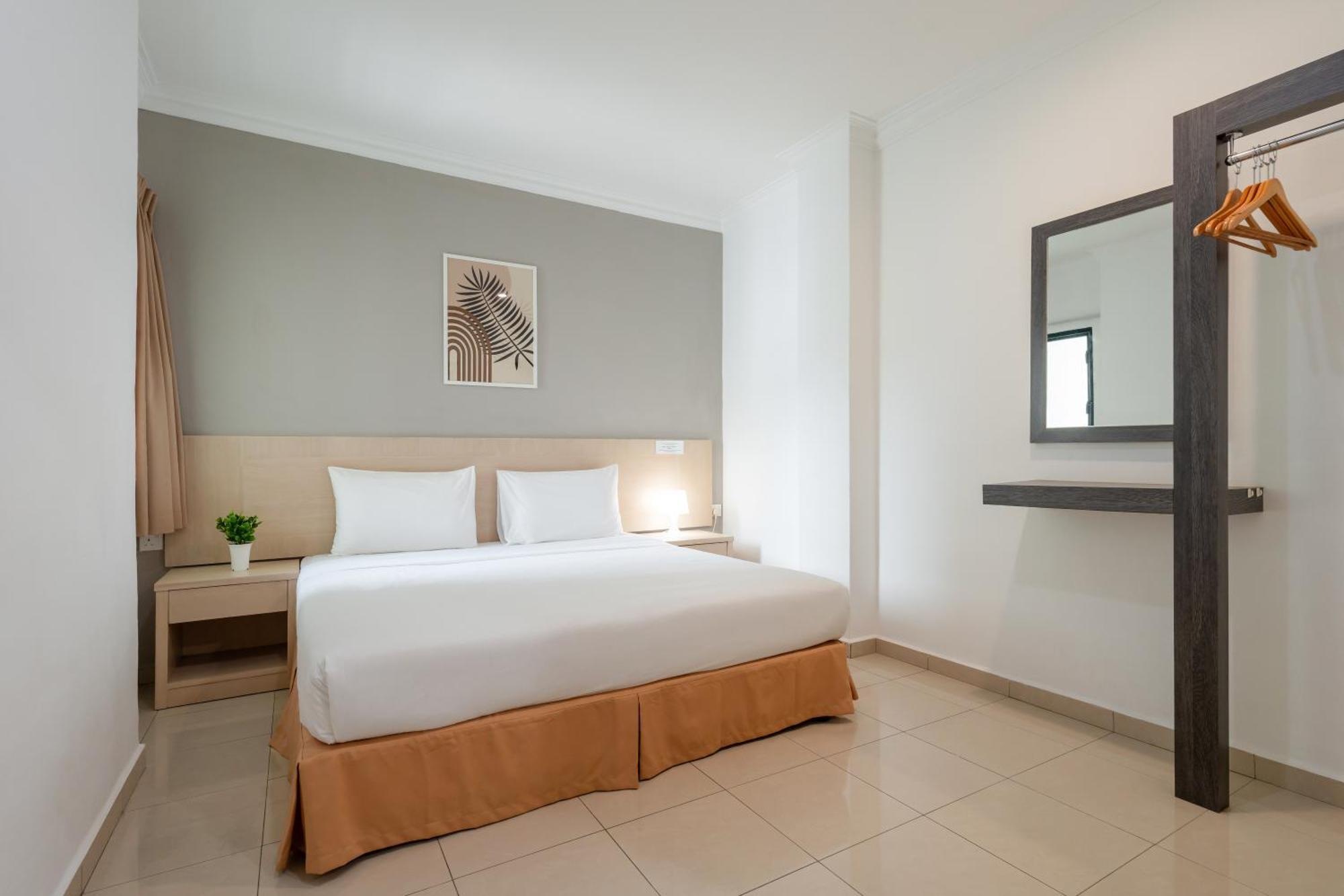 Golden View Serviced Apartments Tanjung Tokong Екстер'єр фото