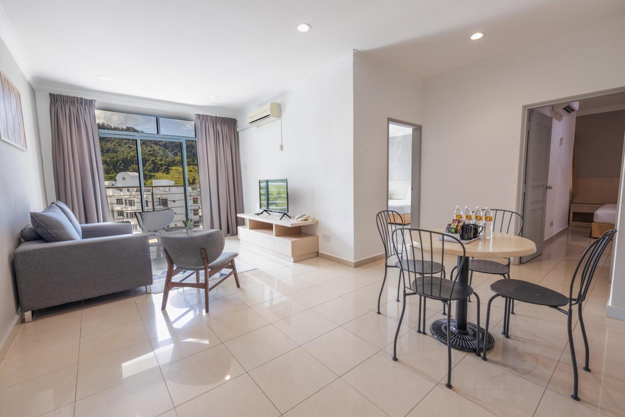 Golden View Serviced Apartments Tanjung Tokong Екстер'єр фото