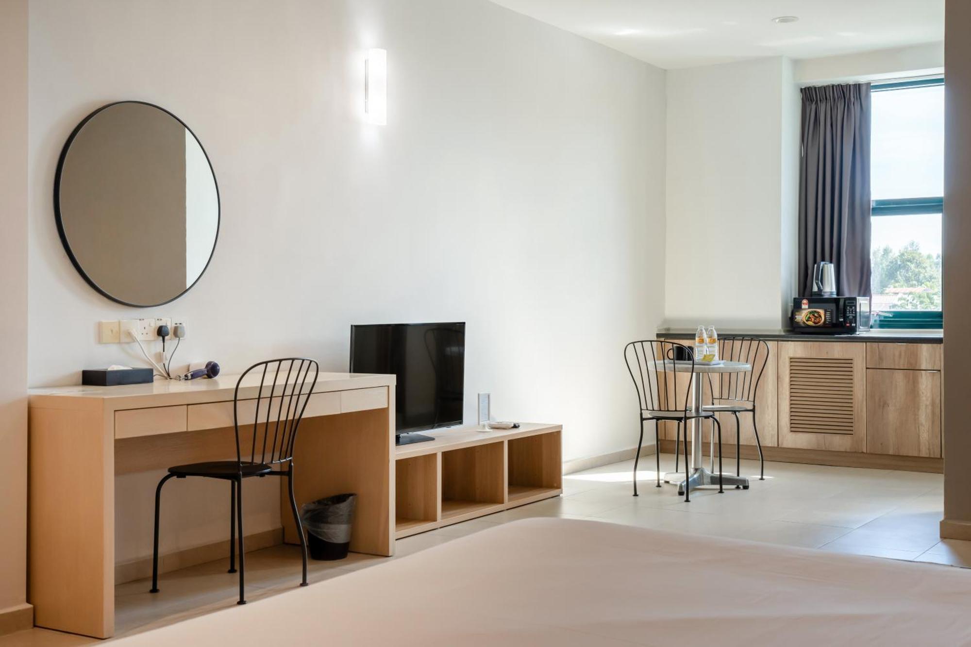 Golden View Serviced Apartments Tanjung Tokong Екстер'єр фото