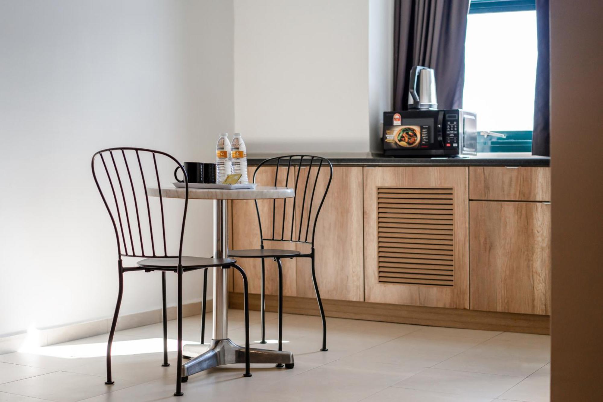 Golden View Serviced Apartments Tanjung Tokong Екстер'єр фото