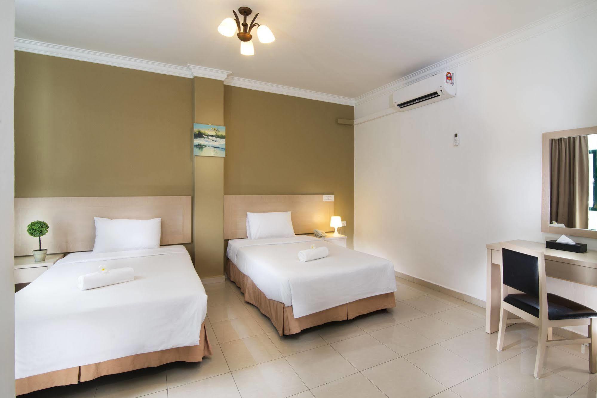 Golden View Serviced Apartments Tanjung Tokong Екстер'єр фото