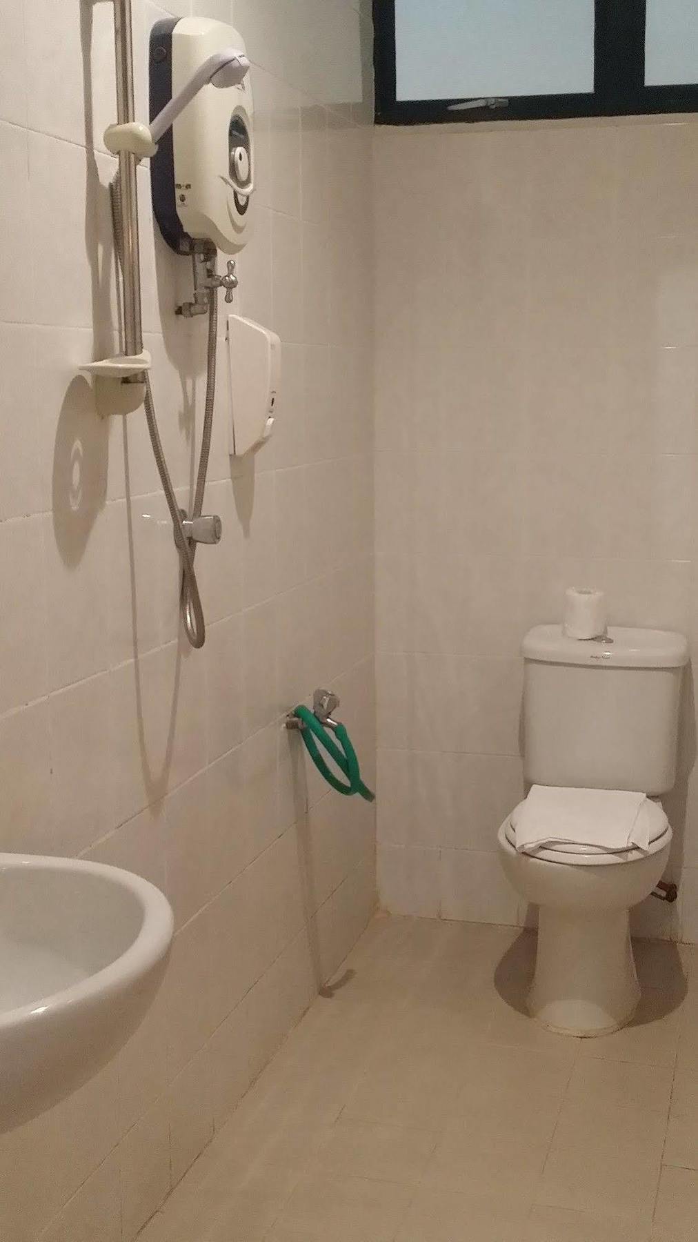 Golden View Serviced Apartments Tanjung Tokong Екстер'єр фото