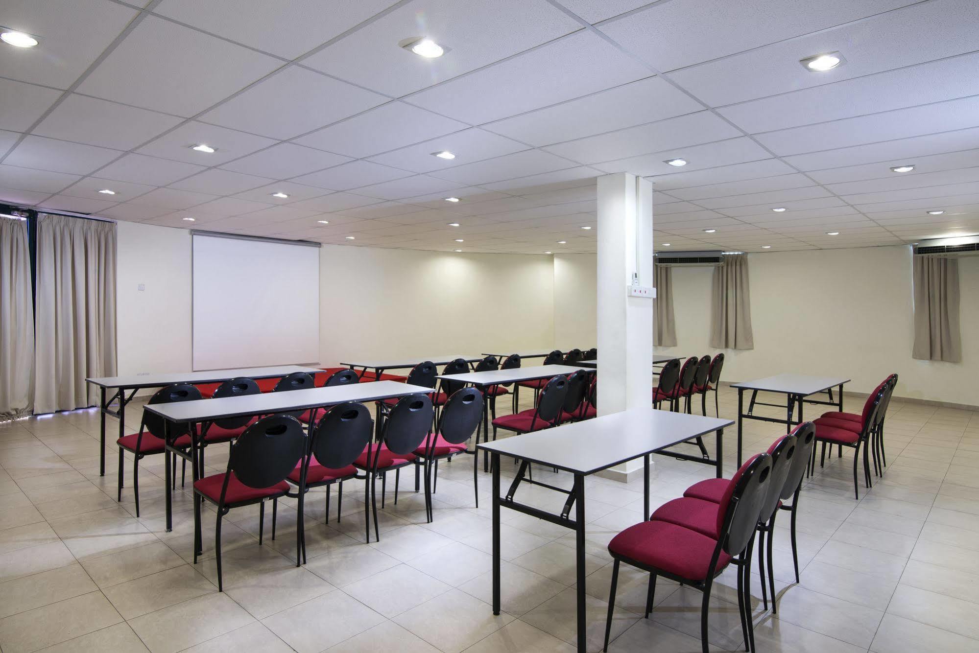 Golden View Serviced Apartments Tanjung Tokong Екстер'єр фото