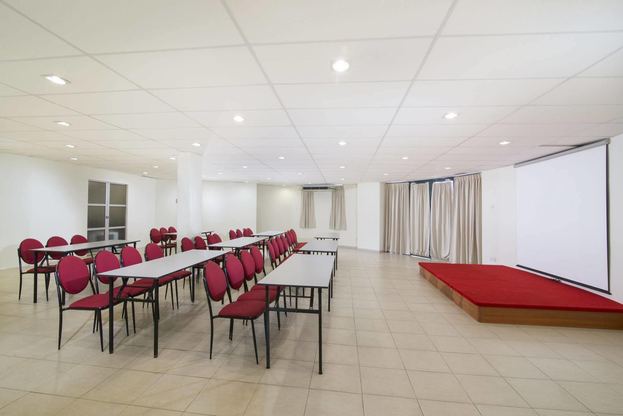 Golden View Serviced Apartments Tanjung Tokong Екстер'єр фото