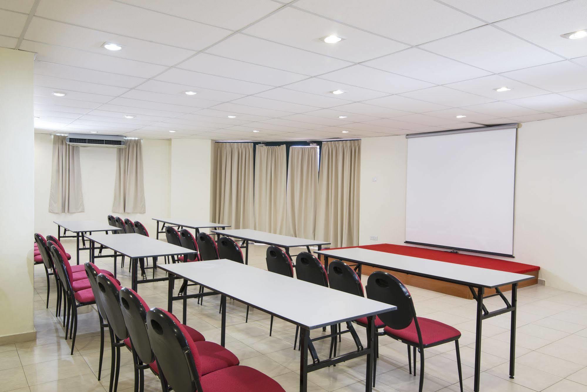 Golden View Serviced Apartments Tanjung Tokong Екстер'єр фото