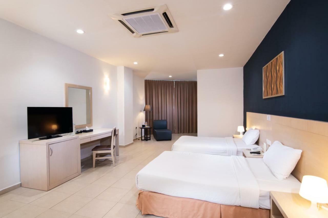 Golden View Serviced Apartments Tanjung Tokong Екстер'єр фото
