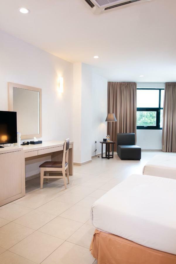 Golden View Serviced Apartments Tanjung Tokong Екстер'єр фото